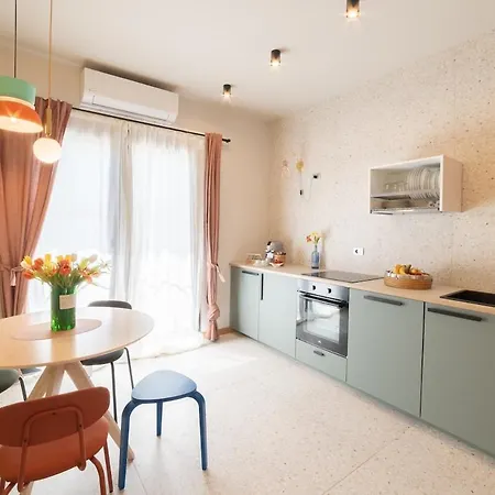 Apartment Leopardi Design With 2 Bathrooms