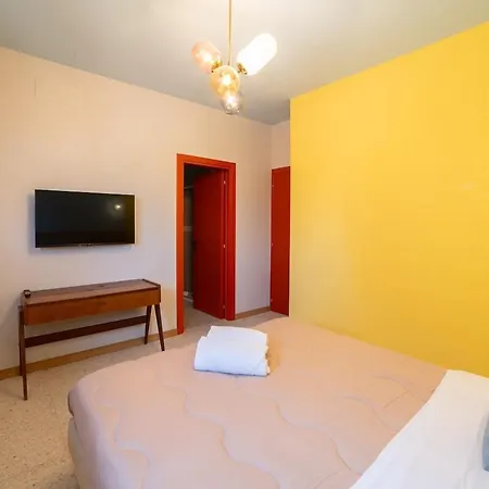 Leopardi Design With 2 Bathrooms *