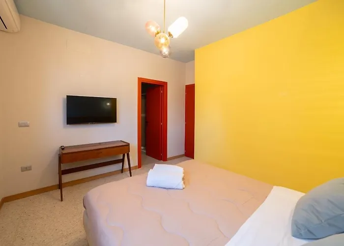 Leopardi Design With 2 Bathrooms *